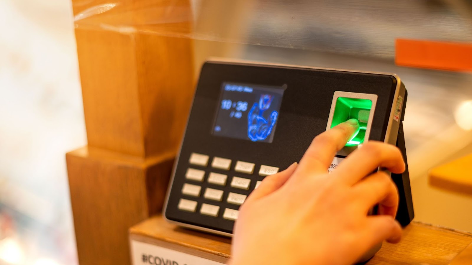 vi-sao-doanh-nghiep-nen-su-dung-may-cham-cong-van-tay