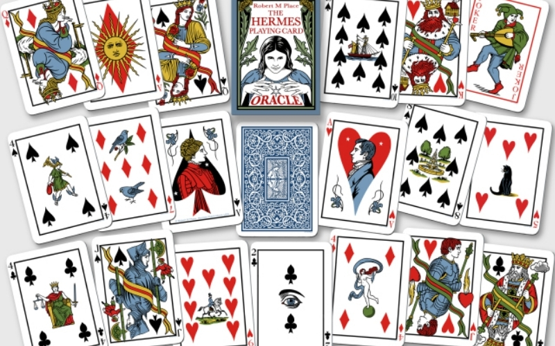 Điểm Khác Biệt Giữa Bài Tarot Và bài Tây