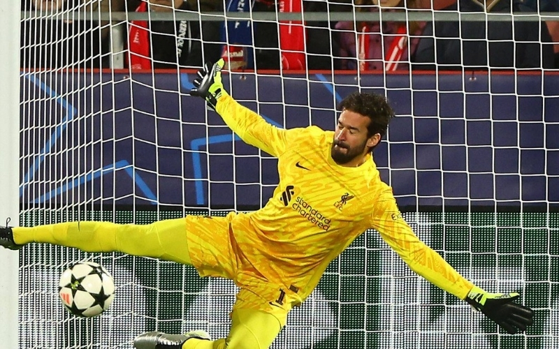 Những pha cứu thua xuất thần nhất của Alisson Becker