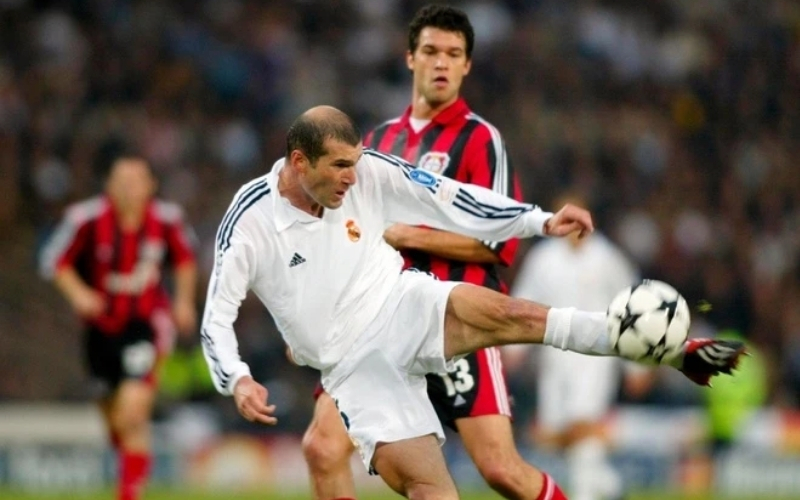 Top 10 siêu phẩm vô lê đẳng cấp nhất lịch sử Champions League