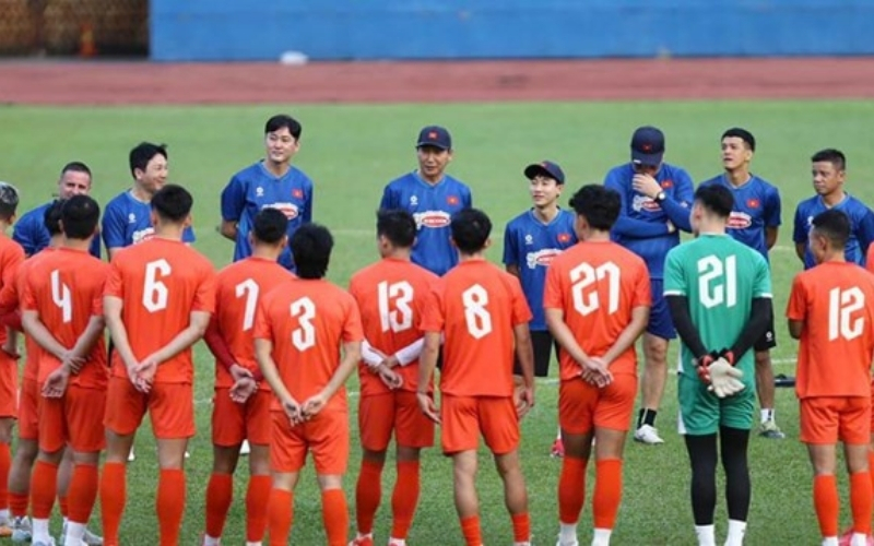 Kiểm tra mật độ thi đấu và chiều sâu đội hình